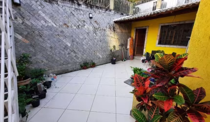 Duas Casas à venda, 250 m² por R$ 840.000 - Vila Valqueire - Rio de Janeiro/RJ