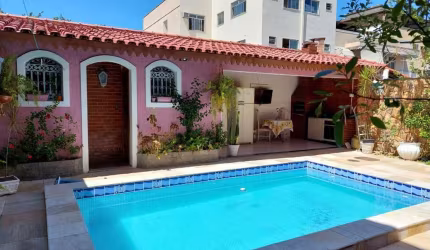 Casa com 4 dormitórios à venda, 230 m² por R$ 1.300.000 - Vila Valqueire - Rio de Janeiro/RJ