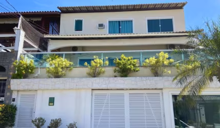 Casa com 4 dormitórios à venda, 548 m² por R$ 1.750.000 - Vila Valqueire - Rio de Janeiro/RJ