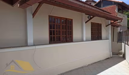 Vendo Casa nas Braunes com 2 quartos, suíte e quintal