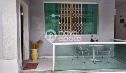 Casa em condomínio fechado com 5 quartos à venda na Rua Ipiaba, Cacuia, Rio de Janeiro, 214 m2 por R$ 870.000