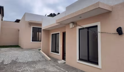 CASA A VENDA NO BAIRRO XAXIM, PRÓXIMO Á UNIDADE DE SAÚDE ESMERALDA