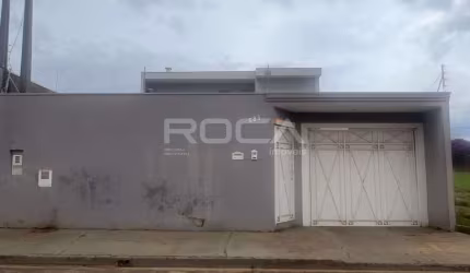 Casa padrão à venda no Jardim Embaré, São Carlos: 3 dormitórios, churrasqueira e garagem coberta
