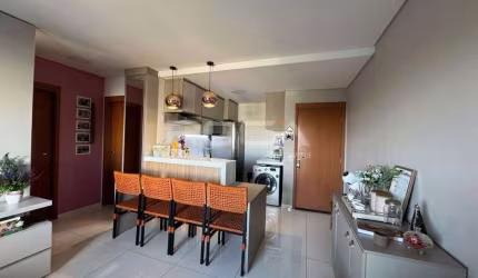 Apartamento de 2 dormitórios com armários e ar-condicionado no Jardim Alvorada