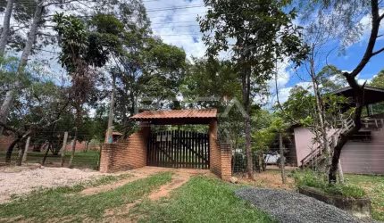 Casa à venda em Arace de Santo Antonio, São Carlos - 3 dormitórios com suíte e área de lazer completa