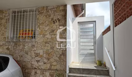 Casa de 75m² com 2 dormitórios, 2 banheiros e 1 vaga de garagem à venda, por R$ 550.000,00, Jardim