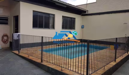 CASA NA AVENIDA EM ATIBAIA