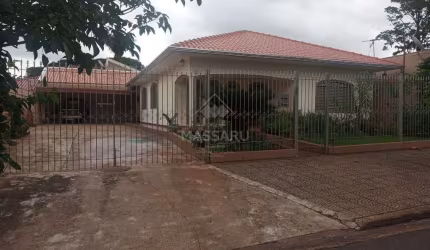 RESIDÊNCIA DE TERRENO INTEIRO NO JARDIM ALVORADA