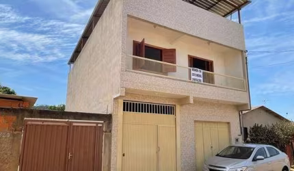 Casa com loja comercial no Reves do Belem - BJG - COD 716