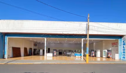 Galpão comercial 810m² à venda na Vila Tibério