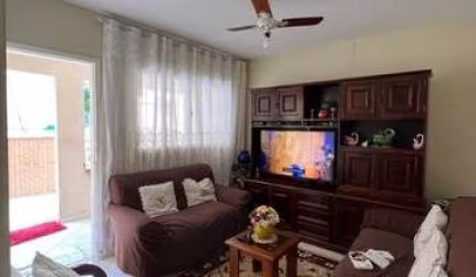 Excelente Casa com 3 Quartos, Cozinha, Copa, Sala de visitas, 2 Banheiros, churrasqueira.