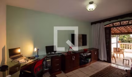 Casa à Venda - Jardim Jussara, 2 Quartos,  126 m2