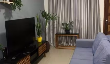 Casa à Venda na Vila Paranaguá, SP