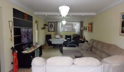 Casa com Edícula, por R$ 1.150.000,00, Bairro Portão, Curitiba-PR