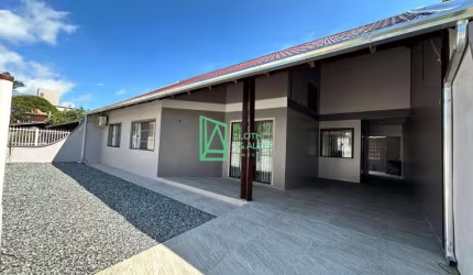 Casa à venda próximo a praia com 03 dormitórios, Gravatá, NAVEGANTES - SC