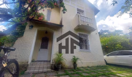 Casa de 355m², no terreno de 675m² para alugar ou vender,  com 4 quartos, localizada em Santo Amaro, Recife - Pernambuco.