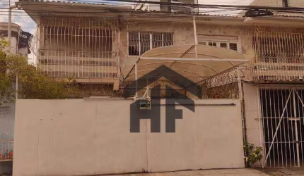 Casa de 160m² para alugar ou vender, com 05 quartos, localizada em Candeias, Jaboatão dos Guararapes, Pernambuco.
