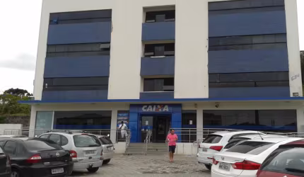 Aluga-se Sala Comercial c/ 80,00 m2  1º andar R$ 2.200,00 + Taxas.