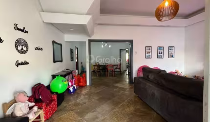 Casa Residencial de 230m² com 3 quartos no Centro