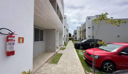 Apartamento térreo com quintal 72m2 e duas suítes com portaria Buraquinho / Lauro de Freiras BA