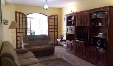 Sobrado com 4 dormitórios à venda, 302 m² por R$ 800.000 - Crispim - Pindamonhangaba/SP