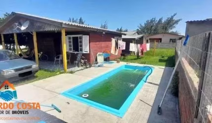 Casa de esquina com piscina na Costa do Sol