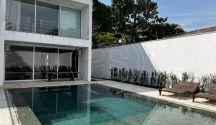 Casa a VENDA,  no JARDIM AMERICA, 850 M ÚTEIS, 1.200 M TERRENO, Localização Maravilhosa!
