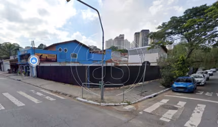 Terreno comercial de esquina com 460m² de área total