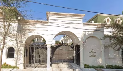 LINDA CASA ALTO PADRÃO EM MOEMA NOBRE.