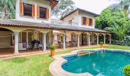 Casa em condomínio fechado para locação e venda - Jardim Cordeiro, São Paulo - SP.