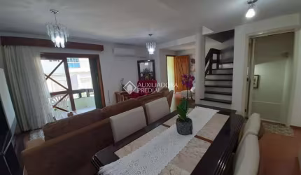 Casa com 3 quartos à venda na Rua Giácomo Gasparin, 171, Nossa Senhora da Saúde, Caxias do Sul, 192 m2 por R$ 710.000