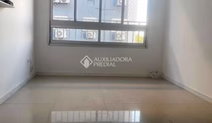 Apartamento com 3 quartos à venda na Avenida Cascais, 99, Passo das Pedras, Porto Alegre, 62 m2 por R$ 285.000