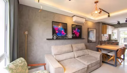 Casa em condomínio fechado com 2 quartos à venda na Rua Santa Júlia, 56, Olaria, Canoas, 65 m2 por R$ 415.000