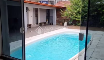 Casa com 3 quartos à venda na Rua Olegário Dias Maciel, 78, Espírito Santo, Porto Alegre, 217 m2 por R$ 685.000