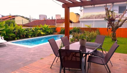 Casa com 3 quartos à venda na Rua Itapeva, 222, Itacorubi, Florianópolis, 210 m2 por R$ 2.350.000