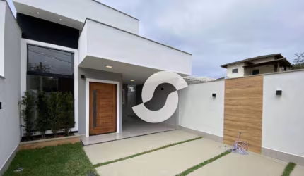 Casa com 3 dormitórios, suíte, piscina 10 min. praia andando à venda, 122 m² por R$ 680.000 Maricá.