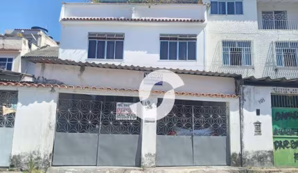 Sobrado em Olaria, 2 quartos, sala, cozinha, banheiro. Isento de IPTU e água inclusa no condomínio.