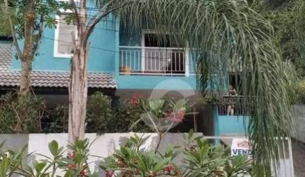 Vendo casa com piscina em Pendotiba