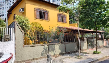 Casa com 3 dormitórios à venda, 450 m² por R$ 690.000,00 - Santa Rosa - Niterói/RJ