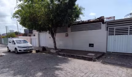 Casa com 4 dormitórios à venda por R$ 350.000 - Mangabeira - João Pessoa/PB