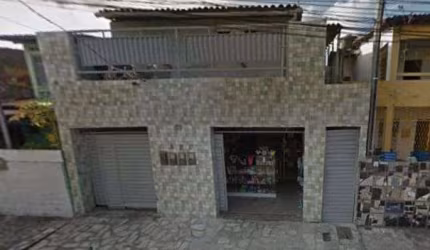 Casa Duplex em Mangabeira com 03 quartos  e ponto comercial