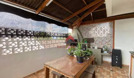 Casa com 3 dormitórios para alugar, 240 m² por R$ 3.610,00/mês - Jardim das Indústrias - São José dos Campos/SP