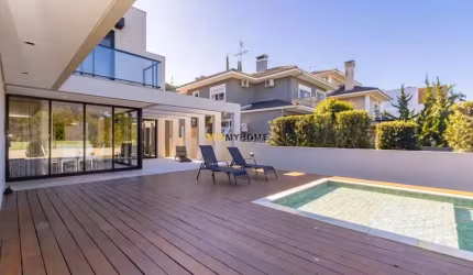 Casa em Condomínio Luxuoso com 4 suítes, sendo 1 no piso térreo! Piscina aquecid