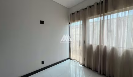 Vendo casa em Itaúna de dois pavimentos em excelente região!