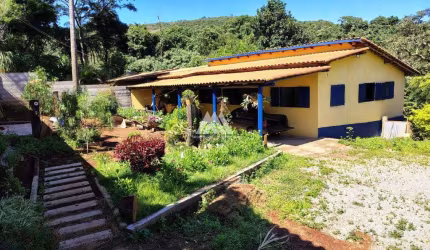 Vendo chácara em Itatiaiuçu de 1700m² com 03 quartos excelente localização.