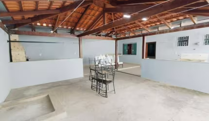 Vendo excelente casa em Itaúna com área gourmet no Aeroporto!