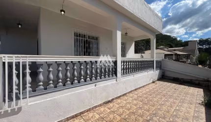 Alugo casa em Itaúna em bairro com excelente localização próximo da região central!