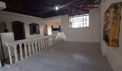 Vendo casa em Itaúna em excelente localização!