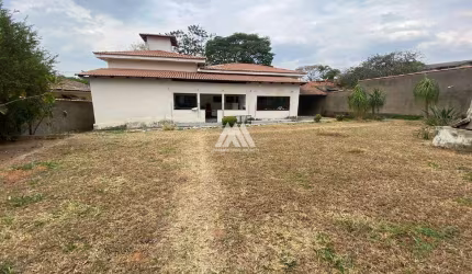 Vendo casa em Itaúna em excelente localização!
