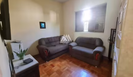 Vendo casa em Itaúna em excelente localização!